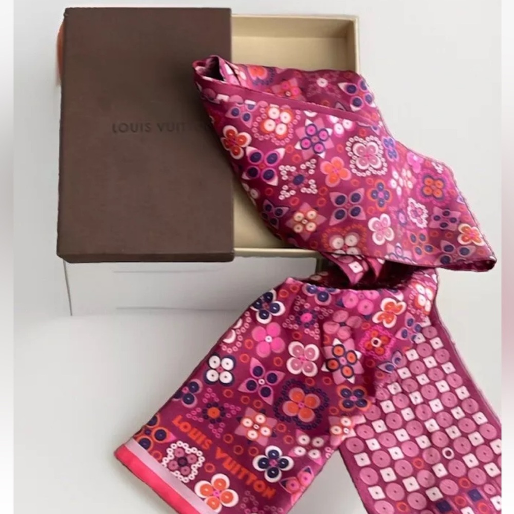Louis Vuitton Twilly Scarf